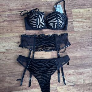 Dreamgirl Black Zebra Mesh Bra, Garter Belt & Panty Set
